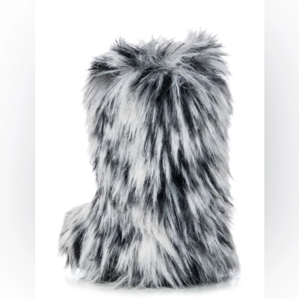 Azalea Wang Nadianna Black Fur Flat Booties